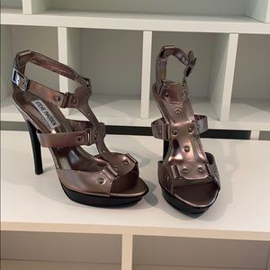 Steve Madden Findd platform sandals.